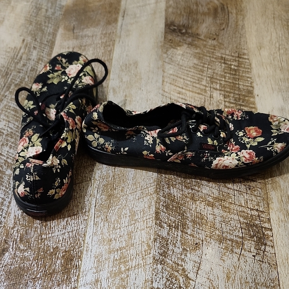 Vans Black and Pink Flats with Floral Pattern - Picture 4 of 9